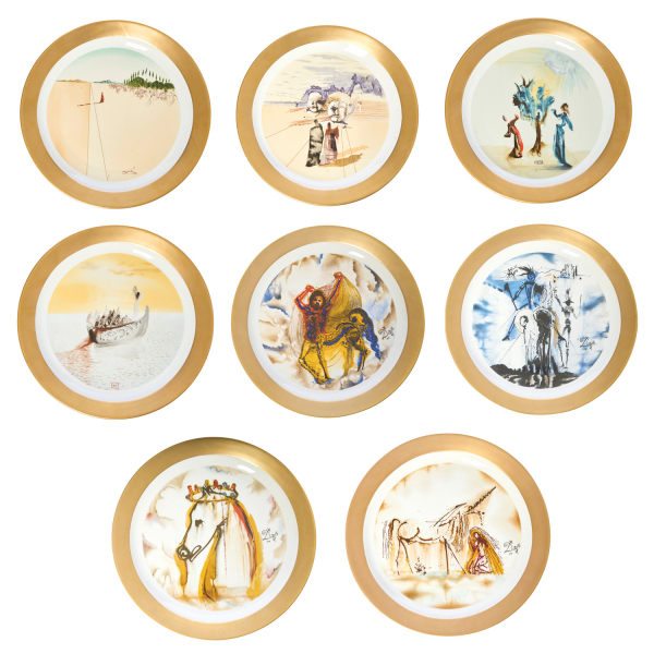 Salvador Dalí (Figueres, Girona, 1904-1989) Lote de ocho platos en porcelana estampada. 