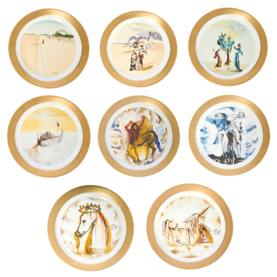 Salvador Dalí (Figueres, Girona, 1904-1989) Lote de ocho platos en porcelana estampada. 