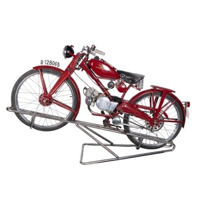 Motocicleta Guzzi Hispania 65cc. c.1950. Con motor de dos tiempos. En color granate, 