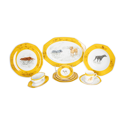 HERM&Egrave;S. Para la manufactura Limoges. Vajilla modelo &laquo;Chiens courants et chiens d&rsquo;arr&ecirc;t&raquo; en porcelana francesa esmaltada c.1980. 53 piezas.