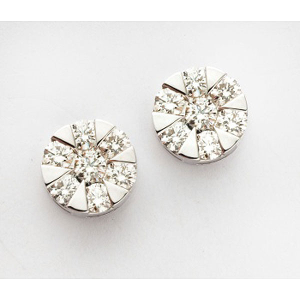 Pendientes en oro blanco en forma de flor con diamantes talla brillante