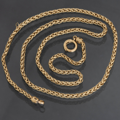 Cadena sogueada en oro amarillo de 18kt con cierre americano.