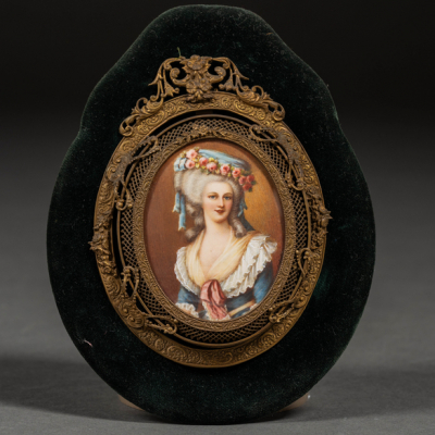 &quot;Dama con tocado de flores&quot; Miniatura pintada al óleo sobre marfil.  Escuela Francesa del siglo XIX