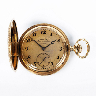 Reloj saboneta suizo, LONGINES - CUERVO Y SOBRINOS en oro rosa 18 K con una bella decoración floral grabada.