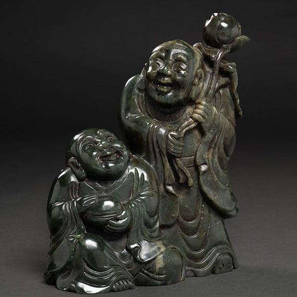 "Dioses de la Antigüedad" Escultura en jade verde tallado de época Qing (1644-1912). 