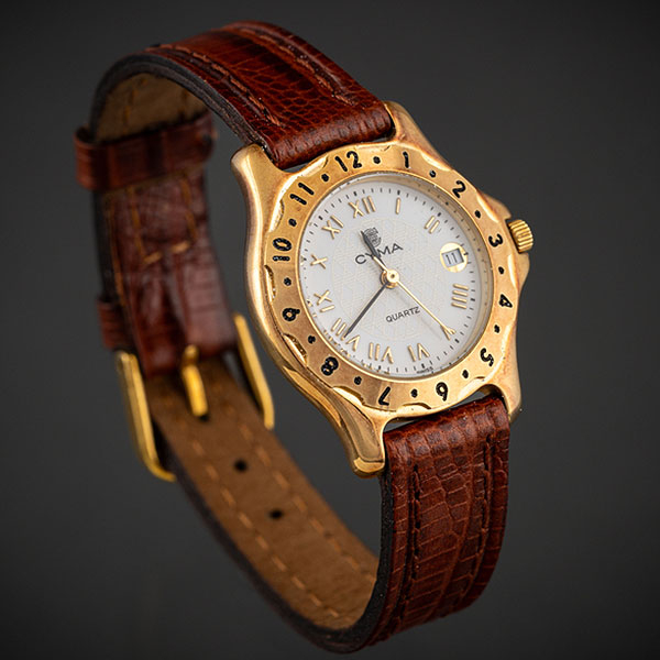 CYMA, Reloj de dama en oro amarillo de 18 kt.  Mecanismo de cuarzo.