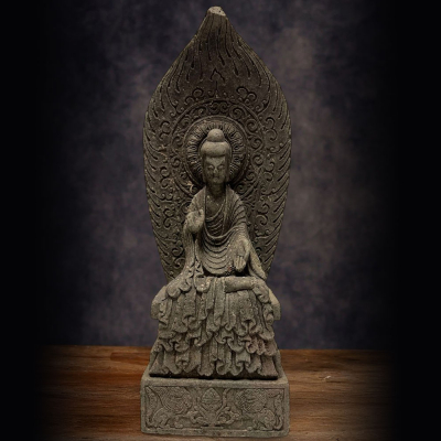 Excepcional Estela con Buda Chino Dinastía Wei (534-550), en piedra arenisca tallada a mano.