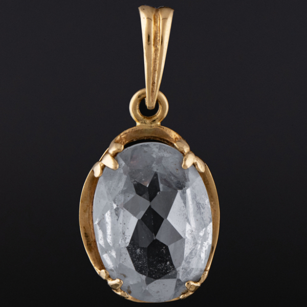 Colgante en oro amarillo de 18 kt con topacio central color azul.