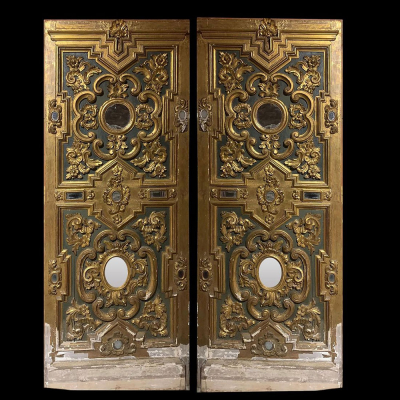 Par de Puertas de Sacristía, Barroco Español del siglo XVIII, Madera Tallada, Dorada y con Espejos. 