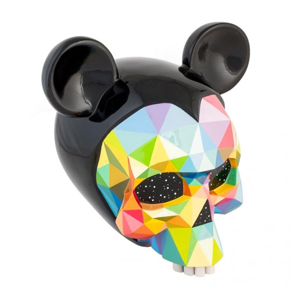 Okuda (ÓSCAR SAN MIGUEL) (1980)  "Mickey's Skull (2019)". Escultura realizada en fibra de vidrio con esmalte policromado.