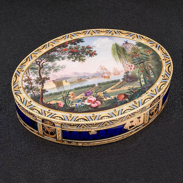 Caja de rapé en oro y esmalte. S. XVIII-XIX