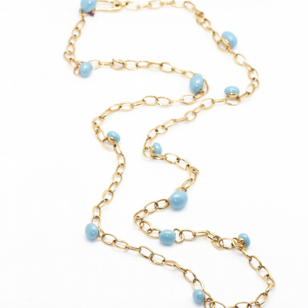 POMELLATO. Collar de la colección «Capri» en oro con cuentas ovales de cerámica en color turquesa y una amatista talla redonda engastada en garras.