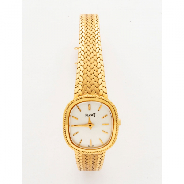 Reloj de señora con caja y pulsera en oro amarillo marca Piaget con esfera blanca.