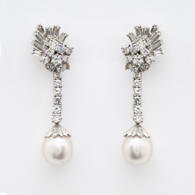Pendientes largos en oro blanco con diamantes y perla oval
