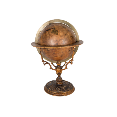 Willem Janszoon Blaeu. Editado por Johannes van Ceulen. Importante Globo terr&aacute;queo antiguo de 34 cm. de di&aacute;metro, c.1682.