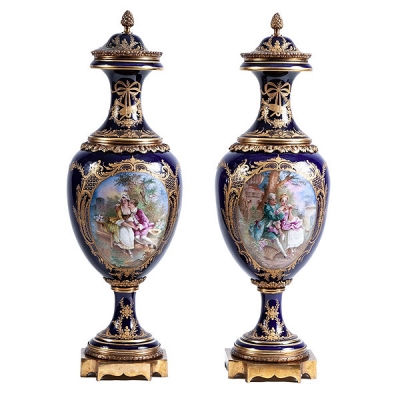 Pareja de jarrones de porcelana de S&egrave;vres