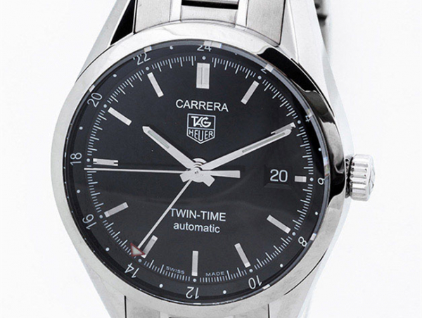 Reloj cab, suizo, TAG HEUER 'Carrera Twin-Time Automatic'. En caja, 39 mm, con fondo de cristal y brazalete de acero pulido y matizado.