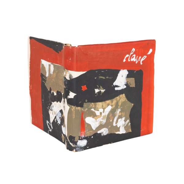 Antoni Clavé Sanmartí (Barcelona, 1913-Saint Tropez, Francia, 2005)  Composición sobre libro.  Óleo sobre papel. Firmado.