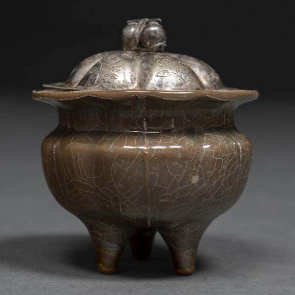 Incensario en porcelana craquelada color marrón dinasta Qing(1644-1912)