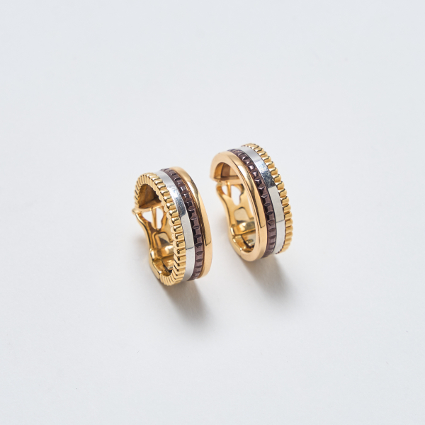 BOUCHERON (Par&iacute;s) Pendientes criolla en oro blanco, amarillo, rosa y pavonado marr&oacute;n. Edici&oacute;n &laquo;Quatre Classique&raquo;.