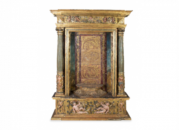 Hornacina renacentista de madera tallada, dorada y policromada.  Trabajo español, S. XVI. 