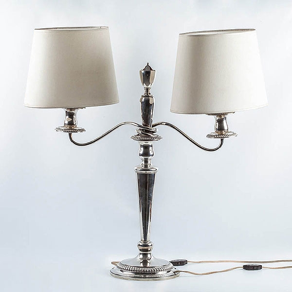 Gran lampara-candelabro vintage de dos luces, de estilo &#039;art-nouveau&#039;