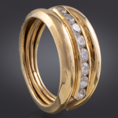 Anillo en oro amarillo de 18 kt con banda de circonitas