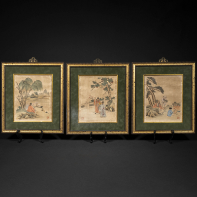 Conjunto de tres sedas chinas pintadas a mano del siglo XX.