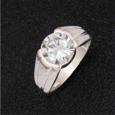 Anillo de platino con diamante talla brillante moderna de 2,25 cts. aprox.