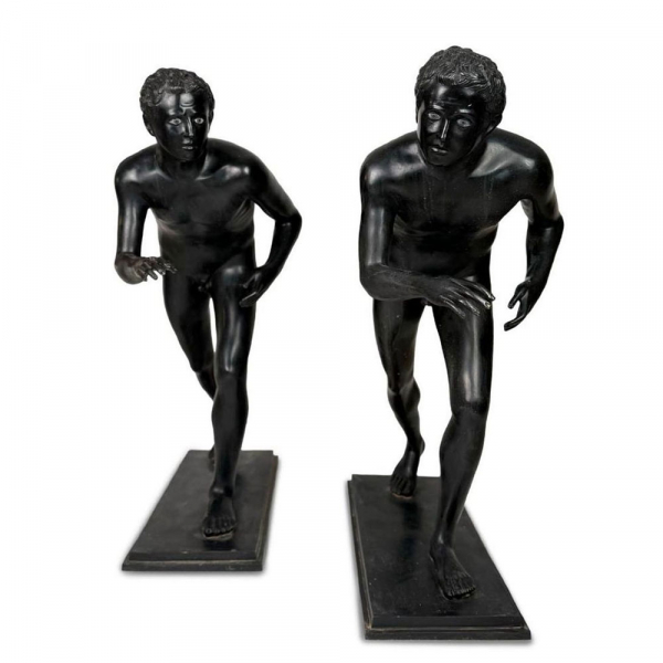 Par de "Corredores de Pompeya" en bronce, basados ​​en originales del siglo I a.C.
