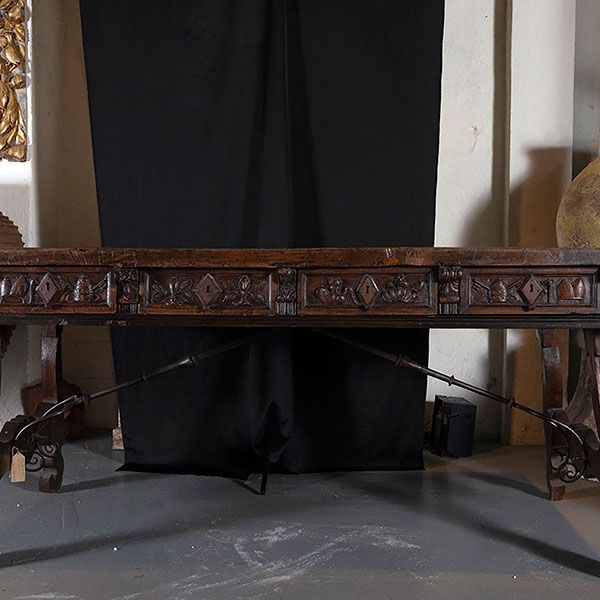 Importrante Mesa del siglo XVI - principios siglo XVII tipo "Pata de Lira", también llamada de Monasterio. 