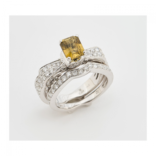 Dos sortijas adaptables en oro blanco, una con alejandrita de Tanzania talla octogonal 