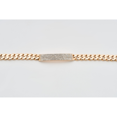 Pulsera nomeolvides en oro rosa con placa de diamantes talla brillante. 