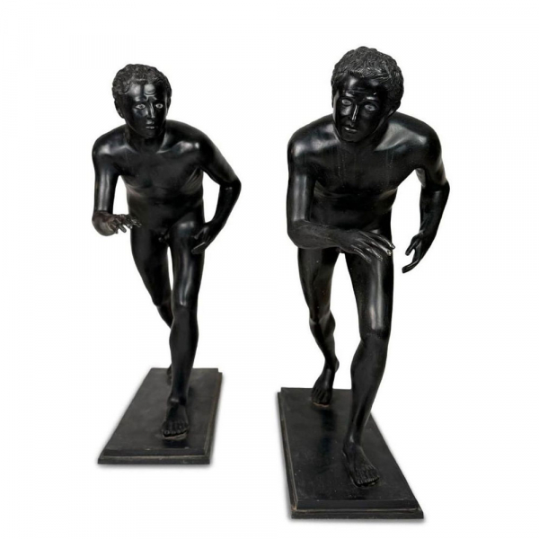 Pareja de "Corredores" de bronce de Pompeya, basados ​​en originales del siglo I a.C.