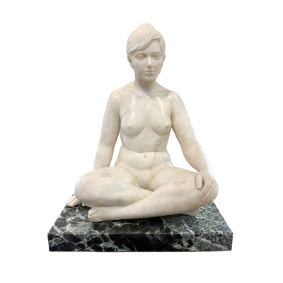 N&uacute;ria Tortras i Planas (Barcelona, 1926-2013)  Desnudo femenino.  Escultura en m&aacute;rmol