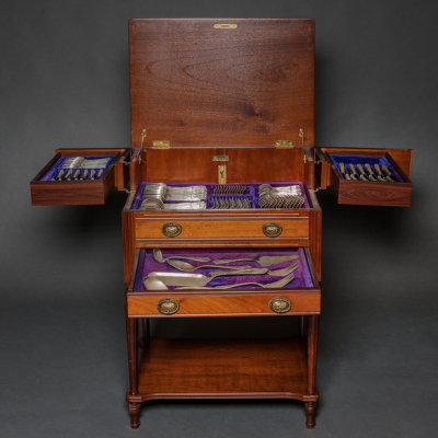 Cubertería en plata española y punzonada de la Cruz de Malta del siglo XX