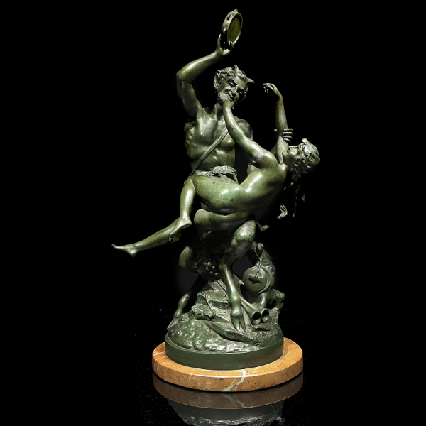 Clodion (1738-1814) "Fauno y Ninfa".  Escultura de bronce fundido con una pátina verde