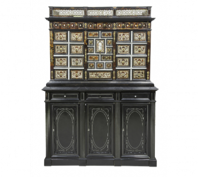 Papelera de madera de roble, chapeado en carey, madera de &eacute;bano, hueso pirograbado y aplicaciones de bronce dorado.  Trabajo flamenco o italiano, S. XVII. 