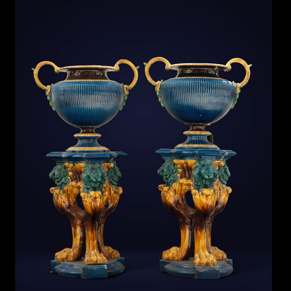 Pareja de Monumentales Cráteras Jardineras en Majolica francesa, firmados, de finales del siglo XIX. 