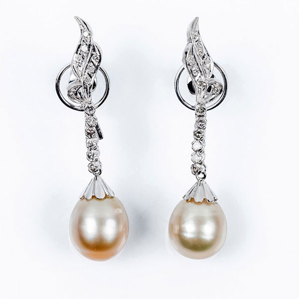 Pendientes largos vintage en oro blanco