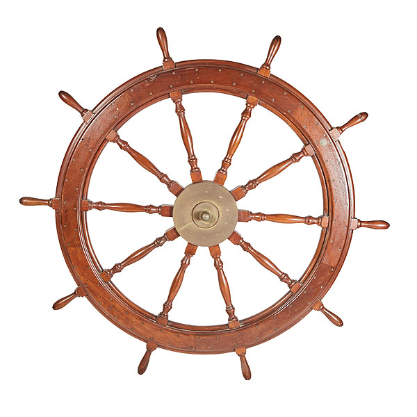 Timón de barco de la manufactura American Engineering en madera de encino y bronce dorado, ppios. del s.XX.