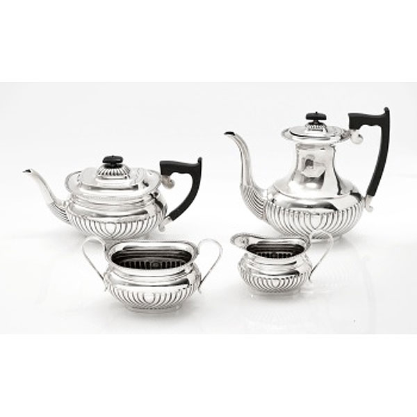 Juego de té en plata con decoración de gallones Inglaterra.