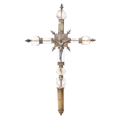 Escuela catalana, fles. del s.XVI-ppios. del s.XVII. Crucifixión. Escultura en plata cincelada y cristal de roca.
