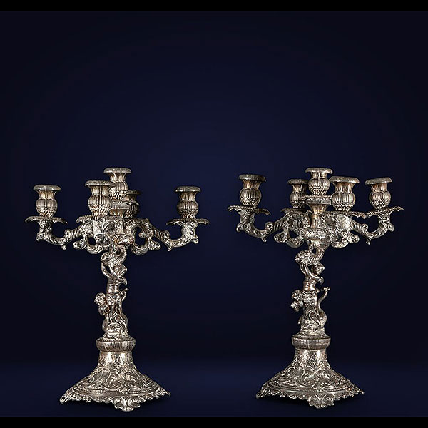 Pareja de candelabros con angelitos plata, Francia, siglo XX