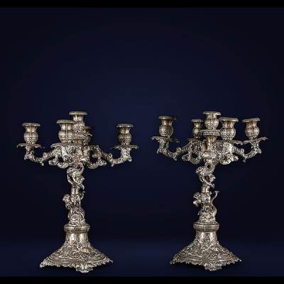 Pareja de candelabros con angelitos plata, Francia, siglo XX