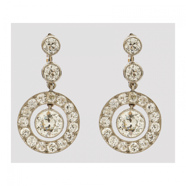 Pendientes en oro y platino con dos chatones y rosetón colgante de diamantes talla brillante antigua, c.1930.