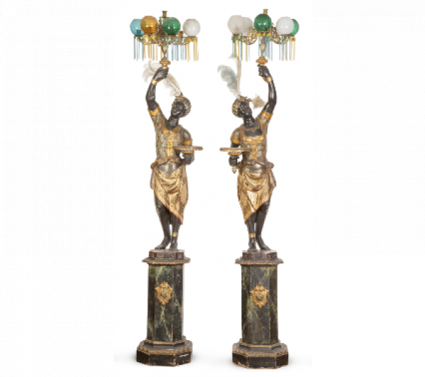 Pareja de "Blackamoors" en madera tallada, policromada y dorada.  Trabajo veneciano, pp. del S. XX. 