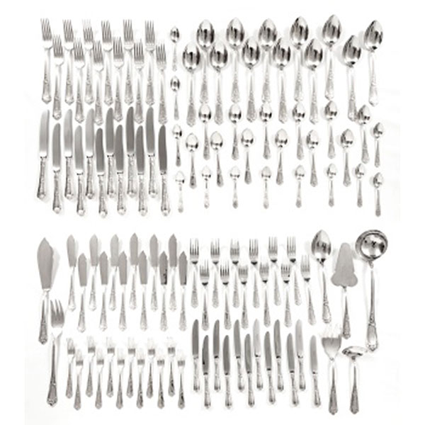 Cuberter&iacute;a en plata con decoraci&oacute;n vegetal, flores y rocallas Estilo Luis XVI. Marcas de platero Cruz de Malta.  &Eacute;poca: S. XX