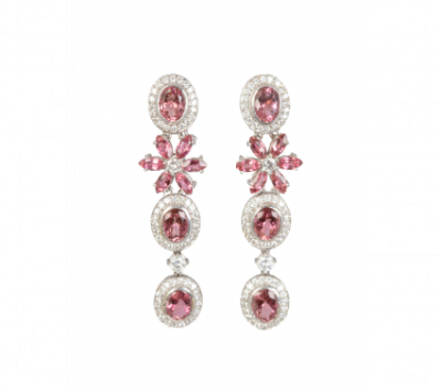 Pendientes largos de brillantes y turmalinas, con dise&ntilde;o que combina flor.   En oro blanco de 18 K.