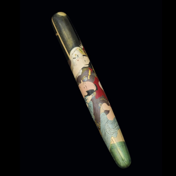 Estilográfica Eboya Maki-e en ebonita con escena de arte erótico Shunga